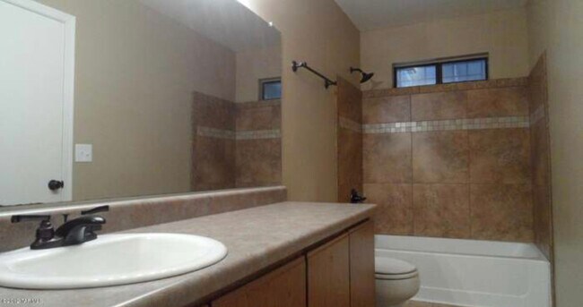 Building Photo - 1717 W Ransom Oaks Dr