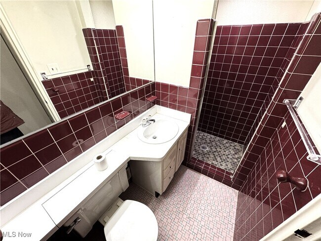 Building Photo - 11820 Edgewater Dr