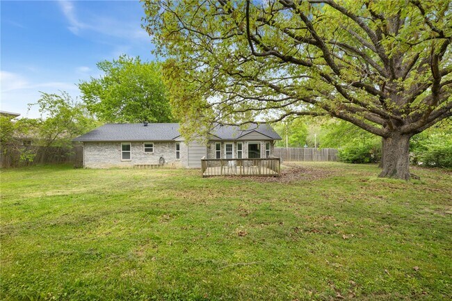 Building Photo - 2146 Loren Cir