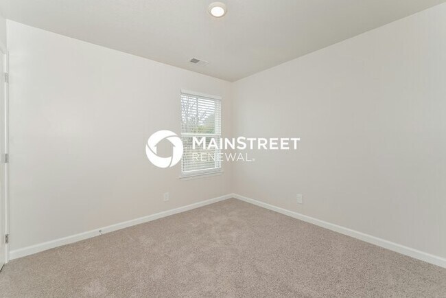 Building Photo - 4 Bedroom Pet-Friendly Home in KNOXVILLE, TN with Main Street Renewal