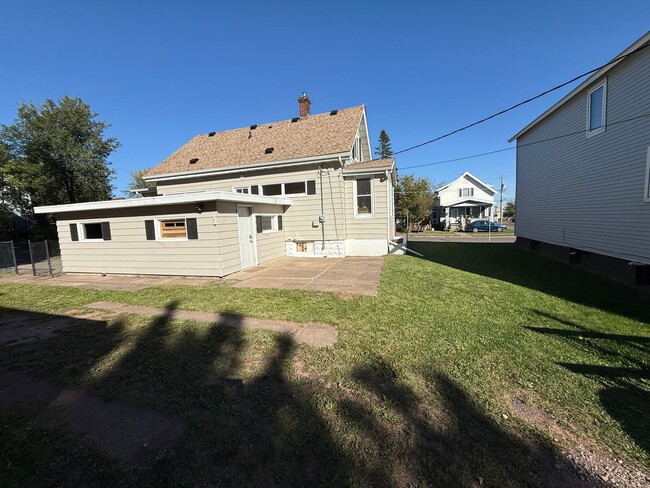 Building Photo - Duluth MN 3-Bedroom - 3-Bath Single Family...