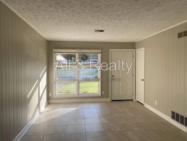 Building Photo - 1717 Robison Hill Rd