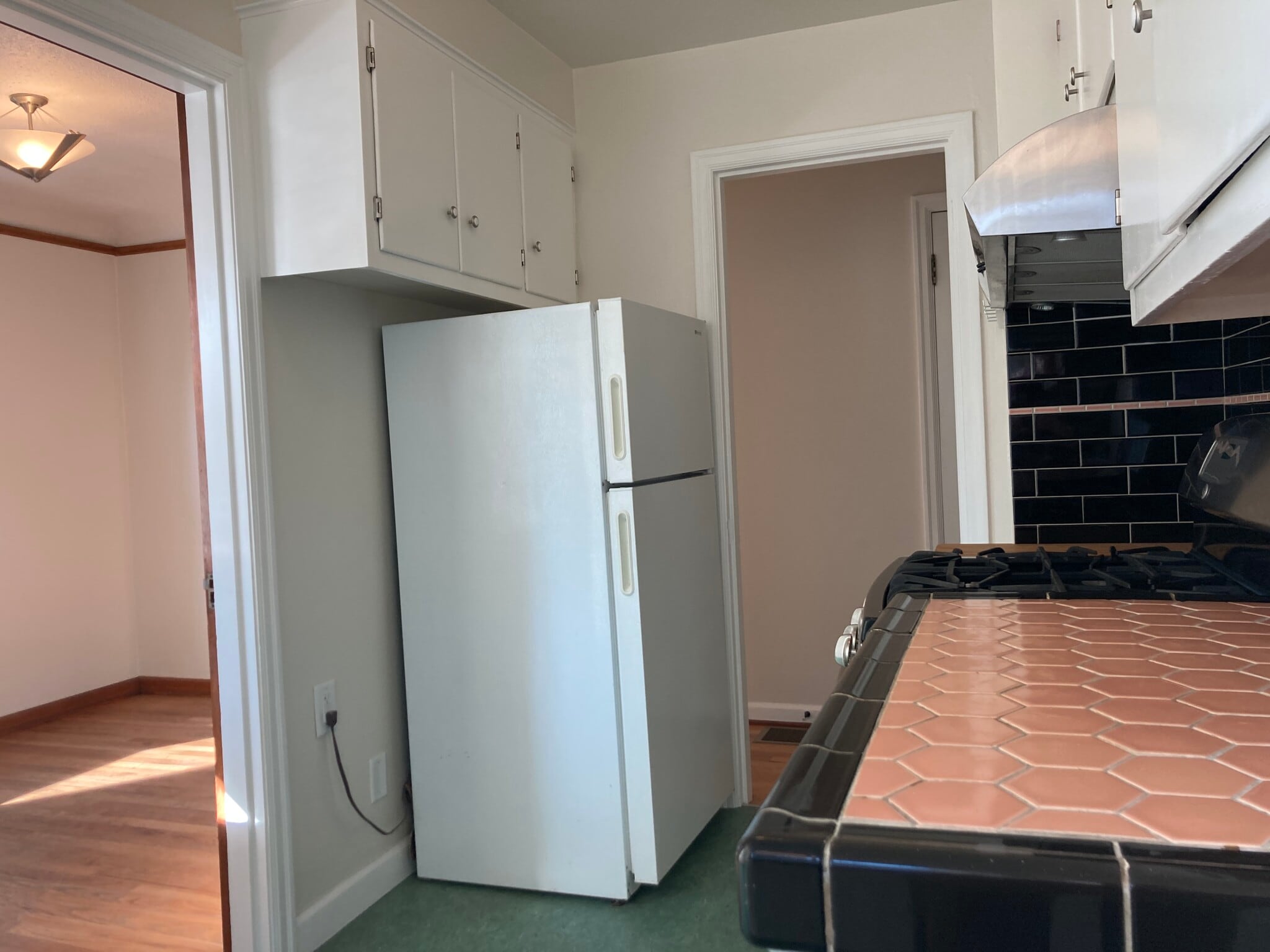 Kitchen - 4407 SE Tibbetts St
