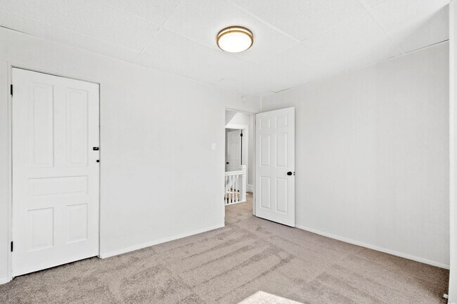 Building Photo - Stunning 2 bedroom home in Homestead available June 15!