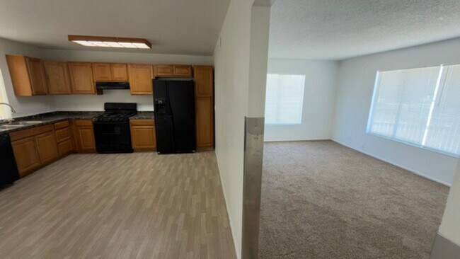 Building Photo - 4295 Sunnyview Ct