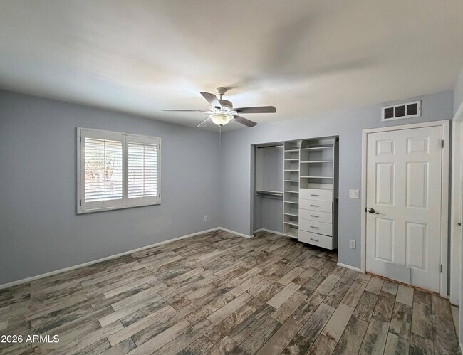 Building Photo - 11815 N 65th Dr