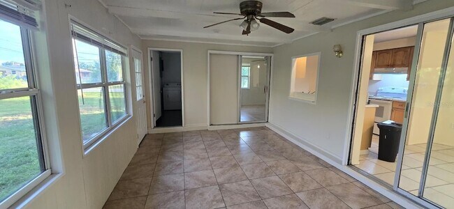 Building Photo - 401 Skylark Ln NW