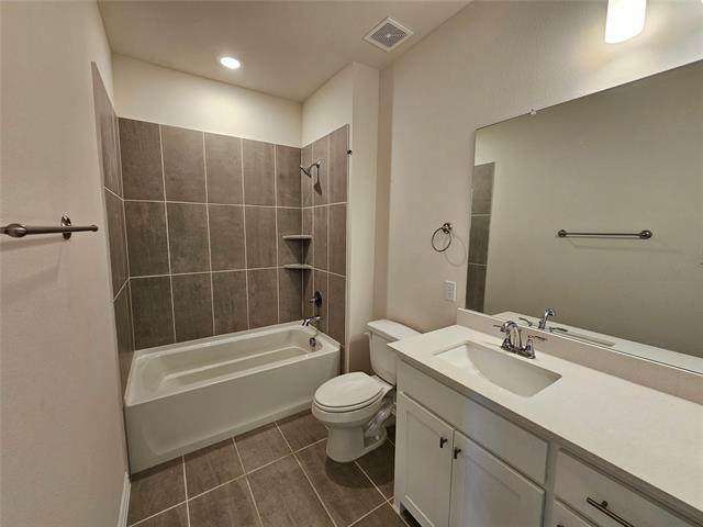 Building Photo - 2800 Jacaranda Dr