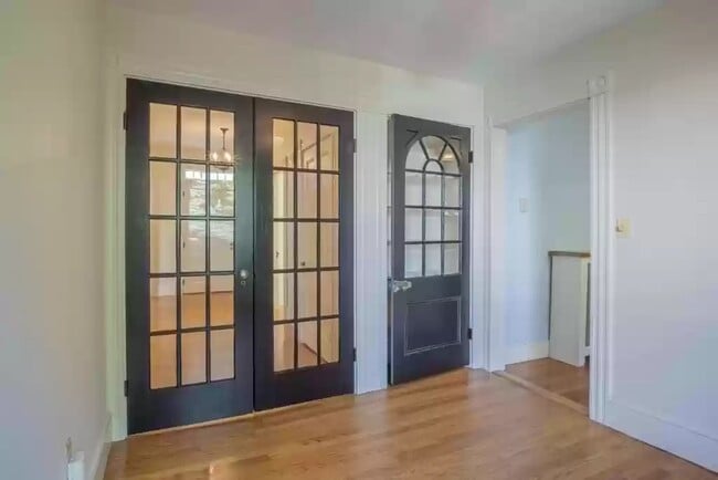 Features - 193 Lynn Shore Dr