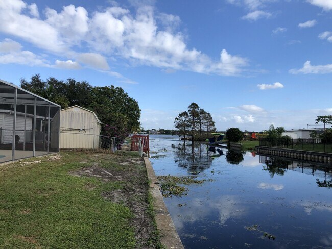 100’ to Lake Seminole (constant water level) - 10154 118th Ave