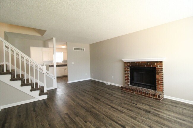 Building Photo - Updated 3 Bedroom 2 Bath Duplex in Olathe