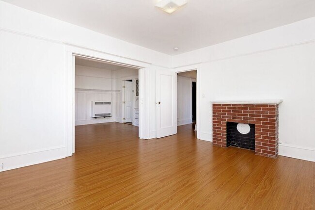 Building Photo - 2139 Grant St