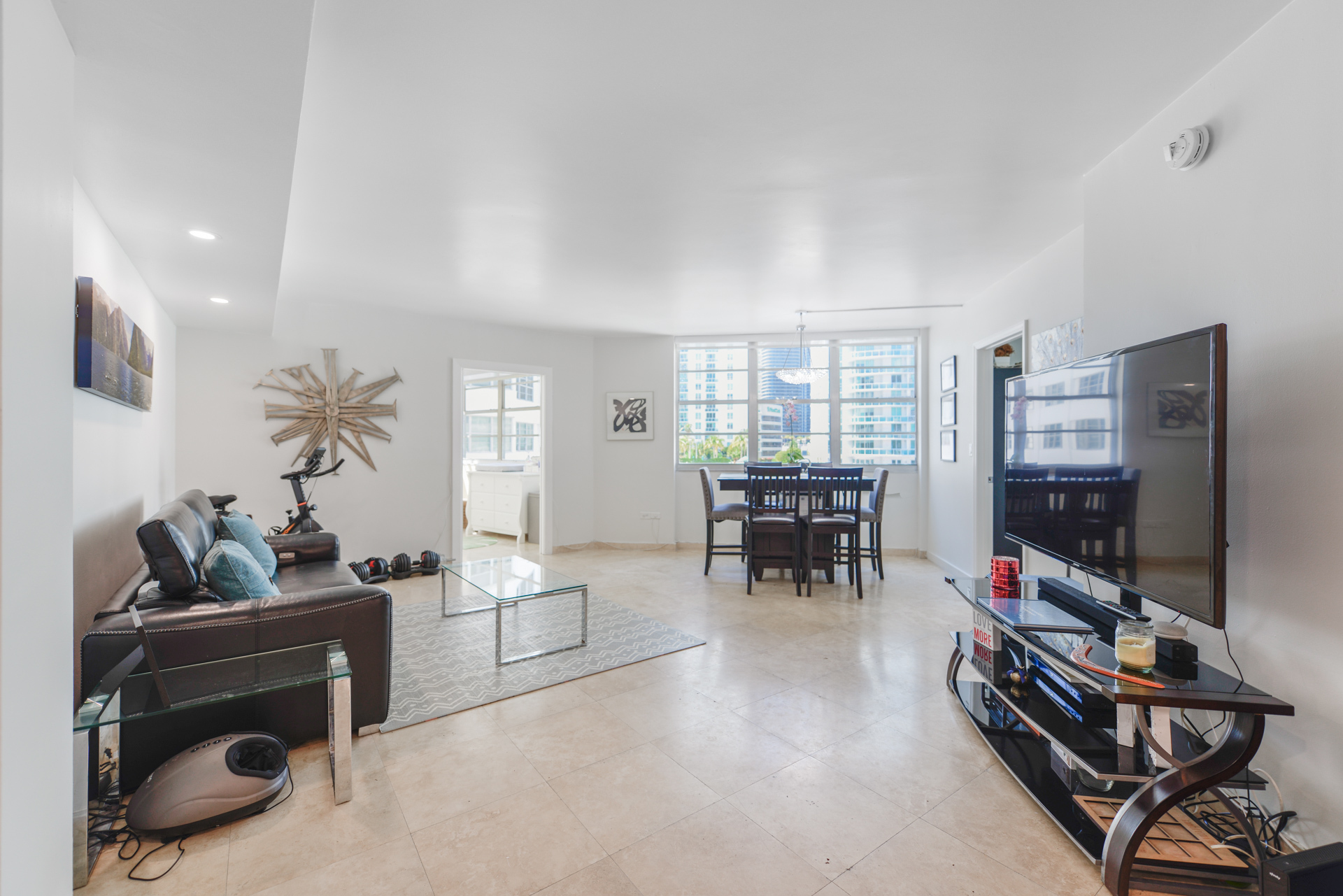 Building Photo - 905 Brickell Bay Dr