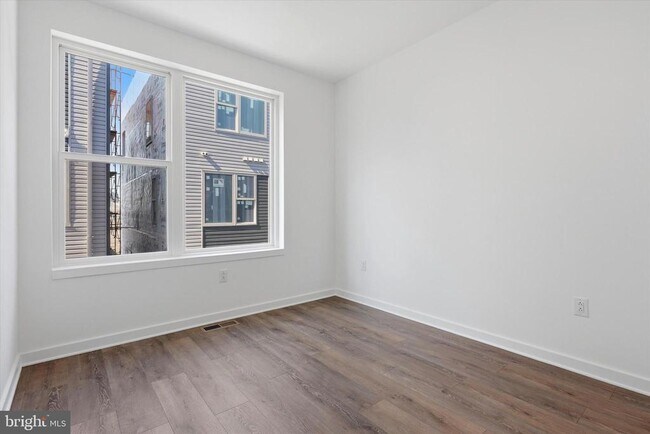 Building Photo - 3016 S Northbank Pl