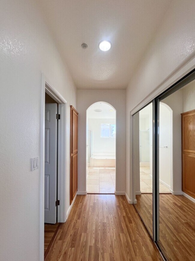 Building Photo - 509 Marla Dr