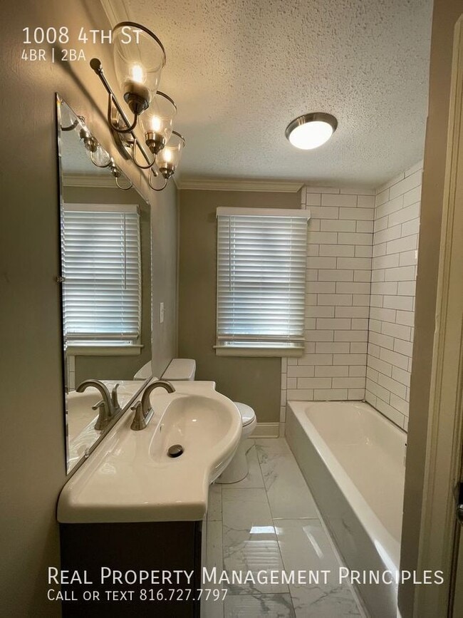 Building Photo - 1008 S 4 St