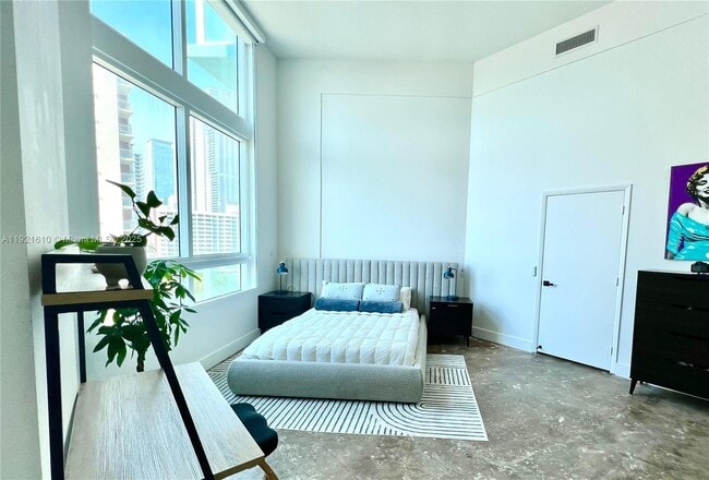 Building Photo - 1900 N Bayshore Dr