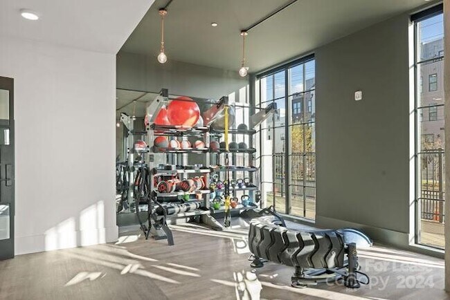 Building Photo - 536 W Tremont Ave