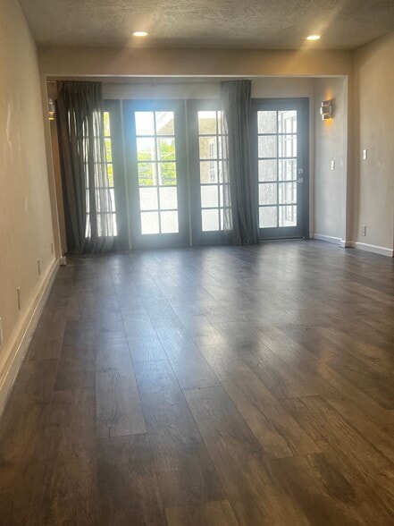 Building Photo - 8963 Burton Way