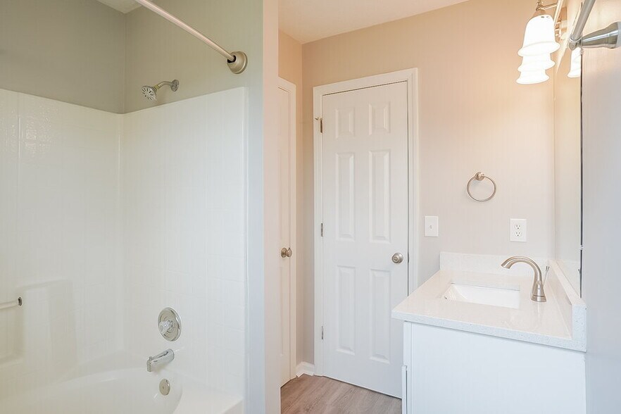 Building Photo - 49 Melleray Ct