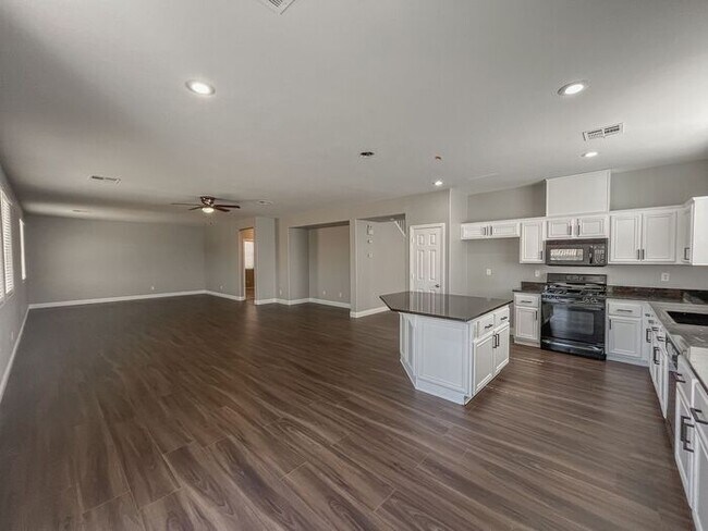 Building Photo - Stunning 5-Bedroom Home in Gated Community...