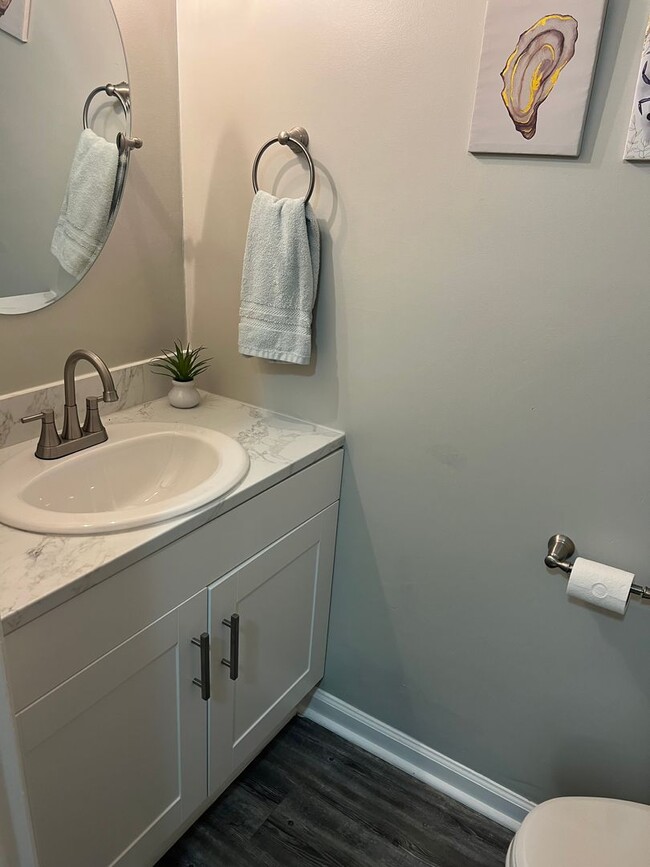 Building Photo - FULLY FURNISHED - Just steps to the beach! PERFECT FOR TRAVELING PROFESSIONALS!