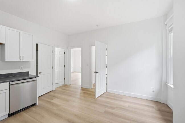 Building Photo - 568 Hale Ave
