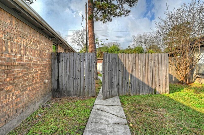 Building Photo - 5103 Temple Bell Dr