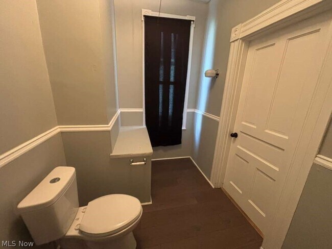 Building Photo - 237 N Lincoln St