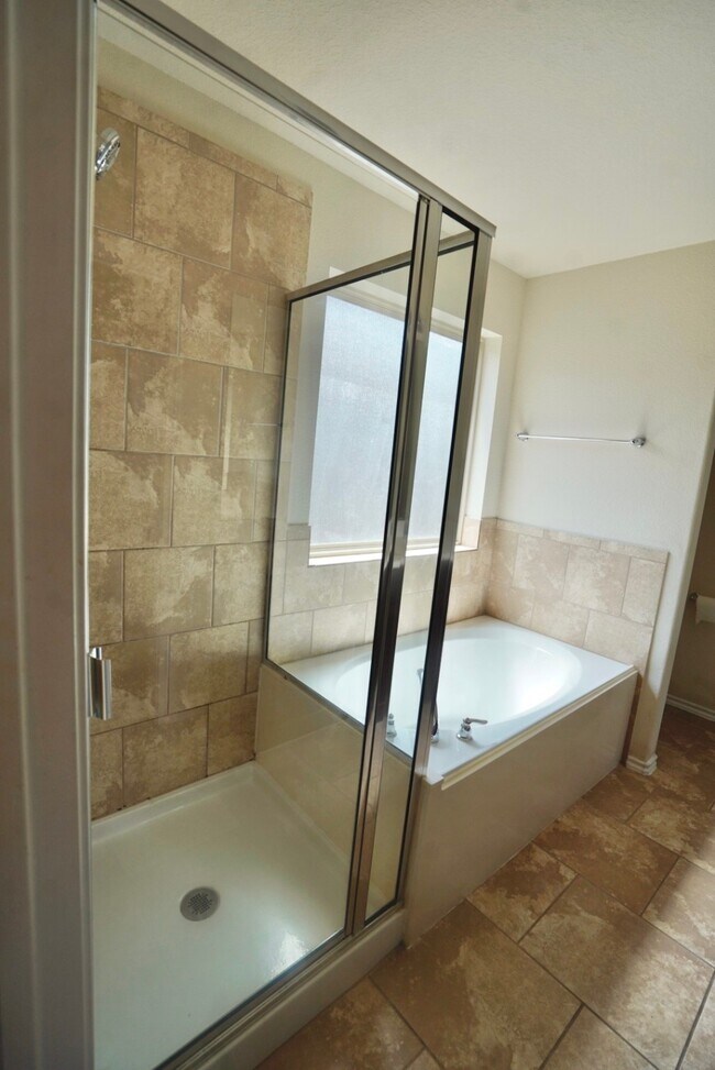 Building Photo - 3414 Halle Trace Ln