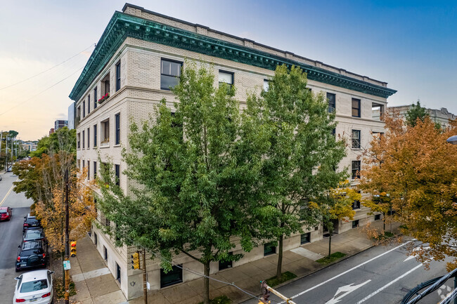 Building Photo - D'Arlington