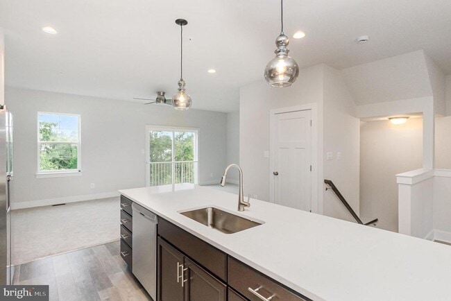 Building Photo - 606 Snapdragon Ct