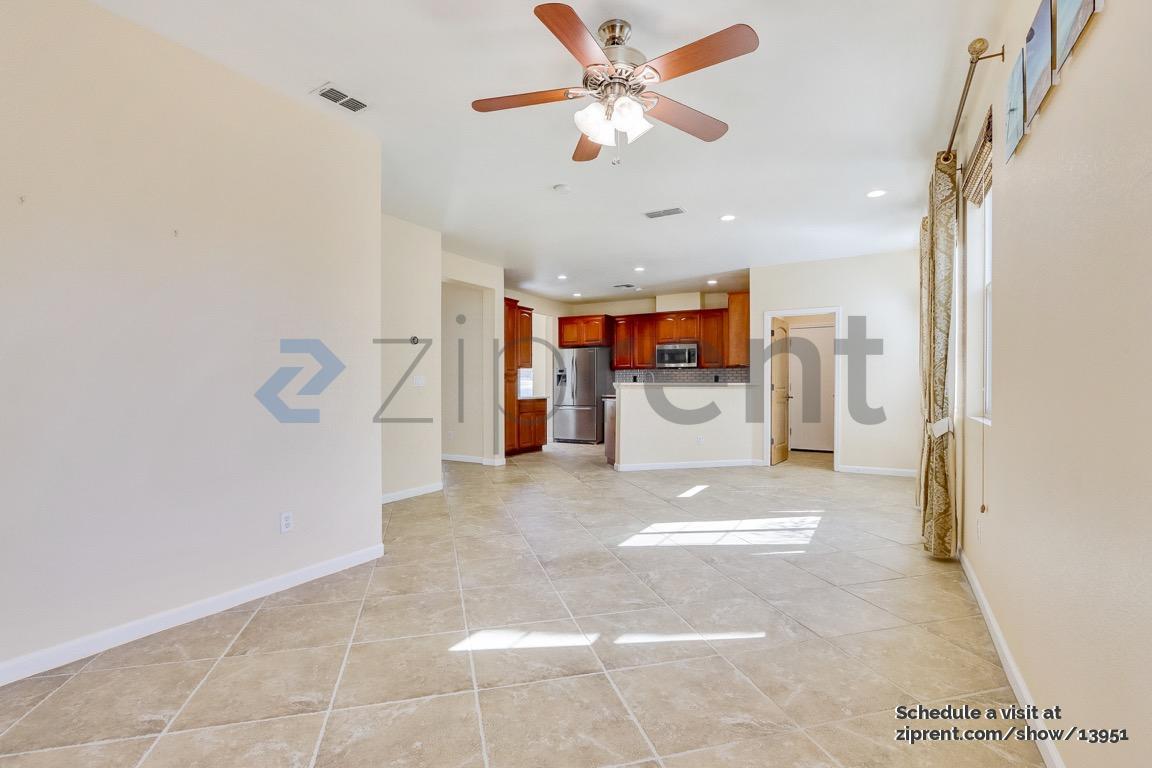 Building Photo - 704 Moore Way