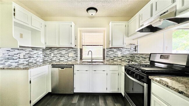 Building Photo - 2501 Kathleen Cove
