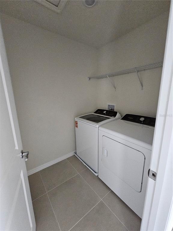 Building Photo - 16288 Merry Aly