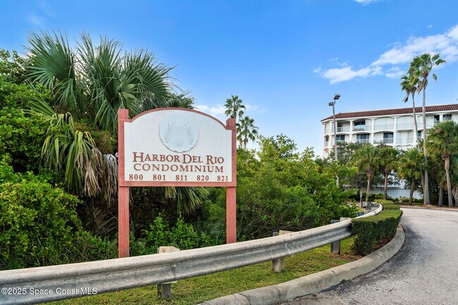 Building Photo - 821 Del Rio Way