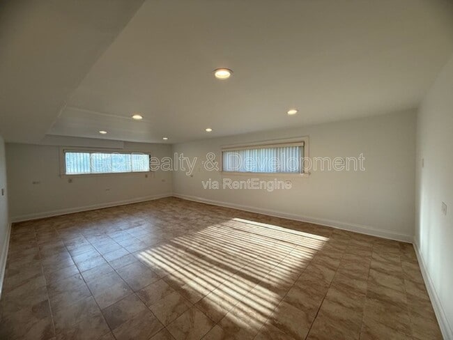 Building Photo - 2N278 Prairie Ave