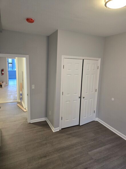 Building Photo - 136 Winfield Ave