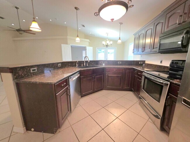 Building Photo - 3/2 Cul-de-Sac Home with Huge Fenced Yard ...