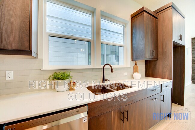 Building Photo - 2104 N 35th St