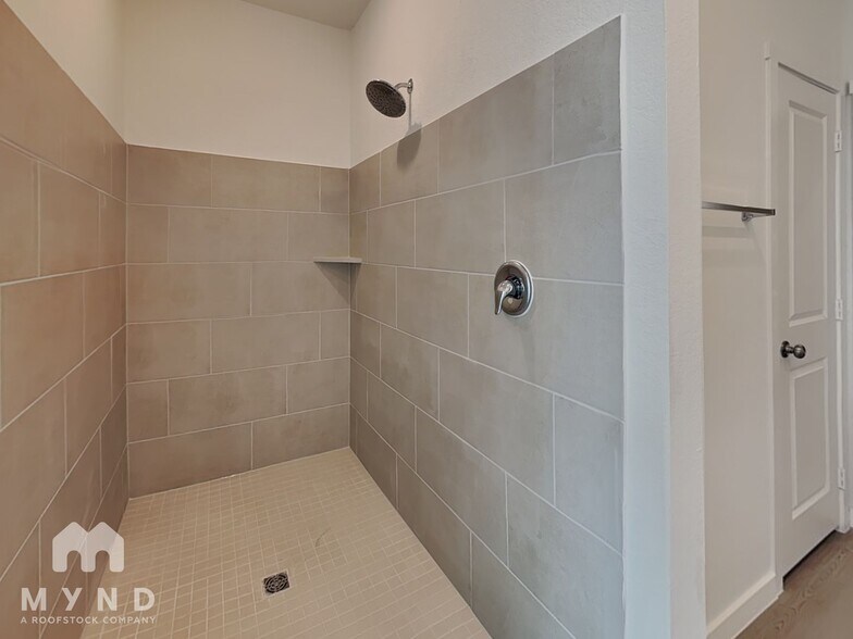 Building Photo - 10632 Ysasmendi Rdg