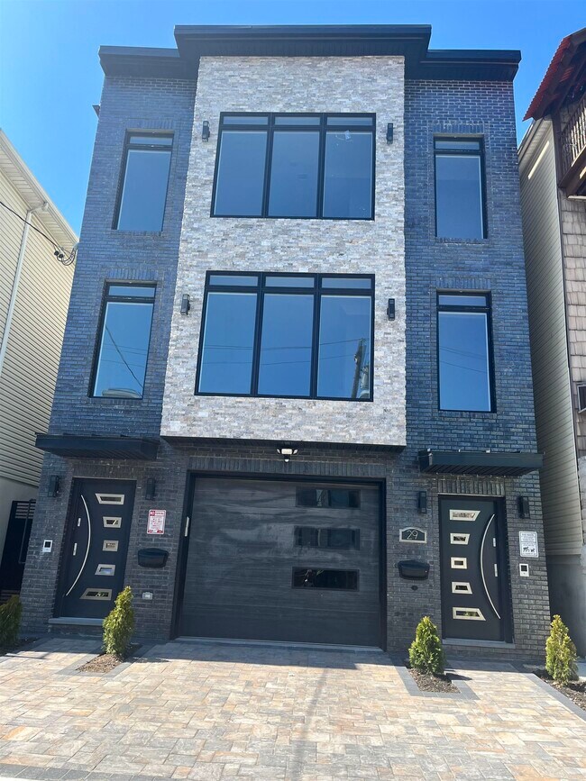 Building Photo - 29 Wallis Ave