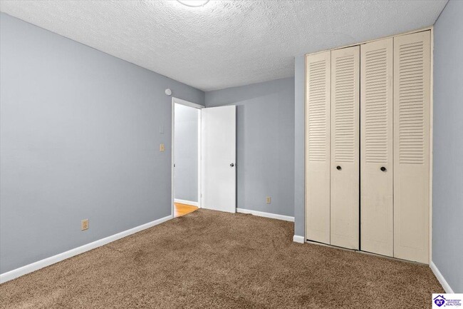 Building Photo - 401 Embry Villa Dr