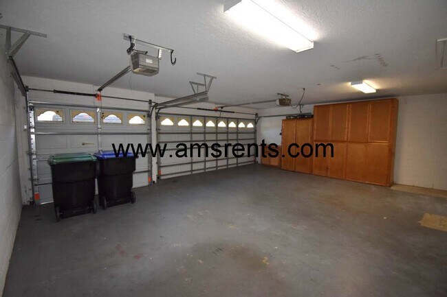 Building Photo - Spacious 5 bedroom home in Hunter Creek