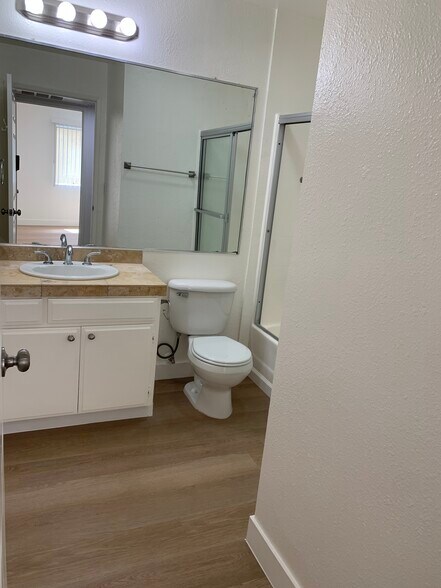 Building Photo - 7045 Woodley Ave