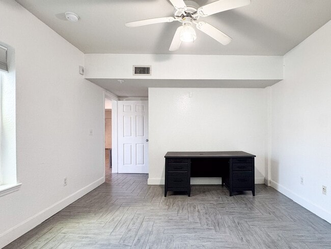 Building Photo - Corner Unit 2 bedroom 2 bathroom at The Grande Downtown