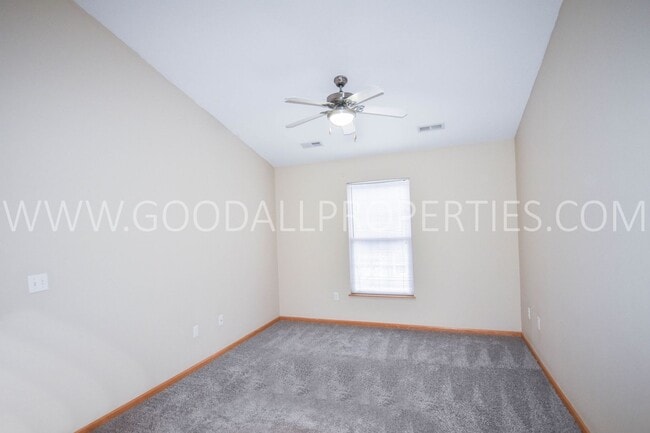 Building Photo - Spring special! 2-Bedroom, 2.5-Bath Townhome in Urbandale with 2-Car Attached Garage