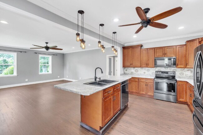 Building Photo - Spacious Rental with Modern Kitchen, Large...
