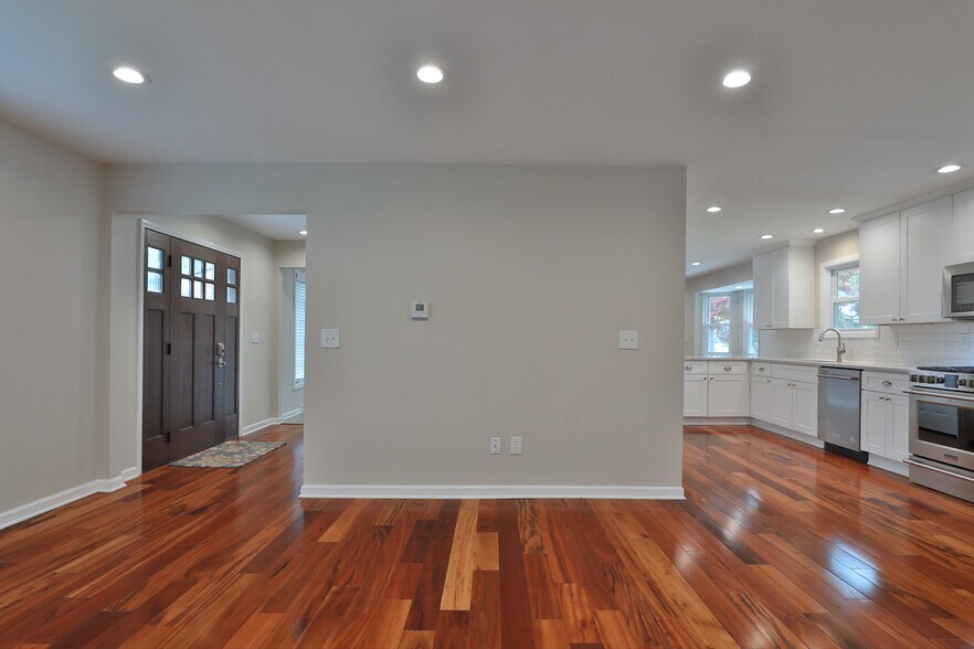 Building Photo - 7002 Wethersfield Pl