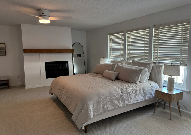 Building Photo - Stunning 3/2.5 Neptune Beach Home less tha...